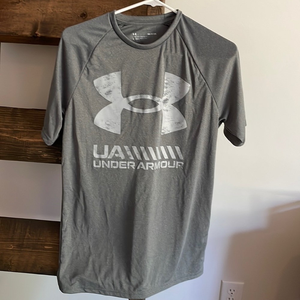 Under Armour Gray Short Sleeve Tee